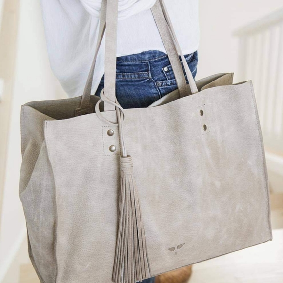 CLHEI Handbags - Clhei Pampa tote - latte